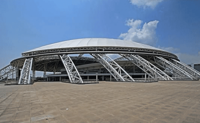 يتم فتح سقف الملعب في Nantong الصيني وإغلاقه باستخدام المكونات الهيدروليكية